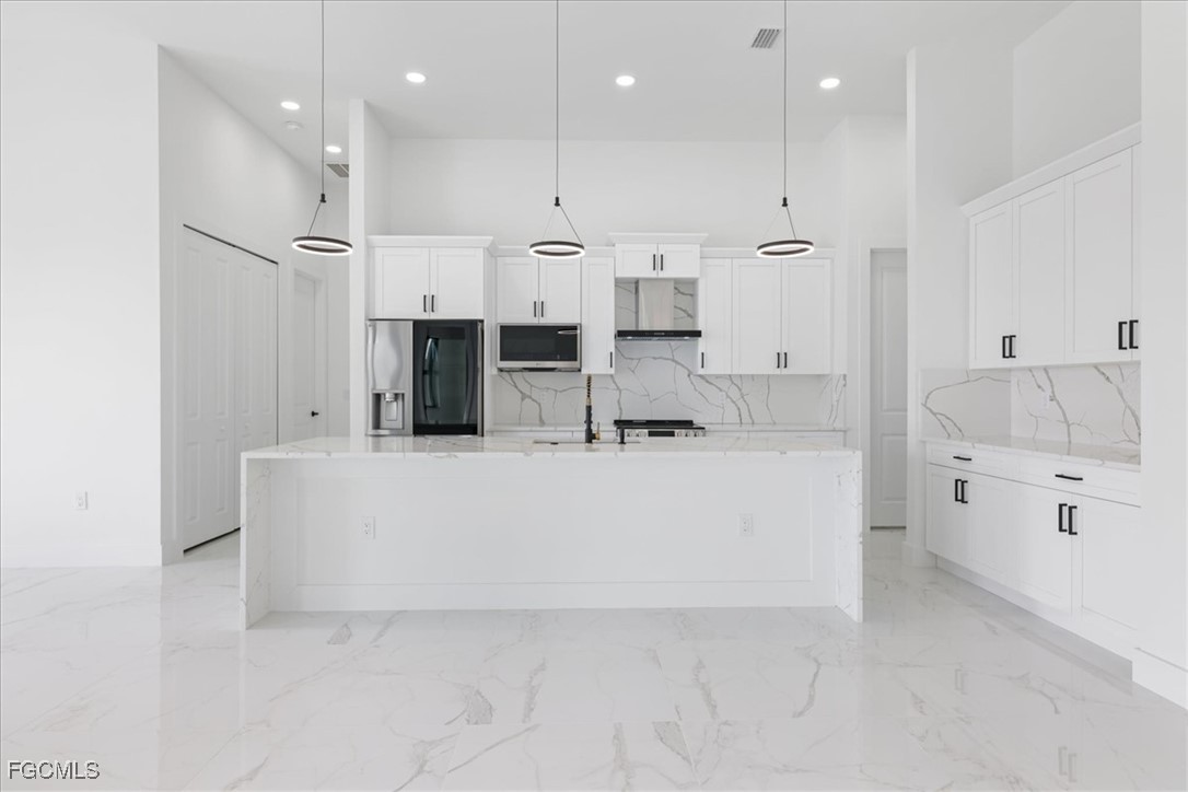 3 Bed SingleFamilyResidence for Sale in Port Charlotte, photo 12