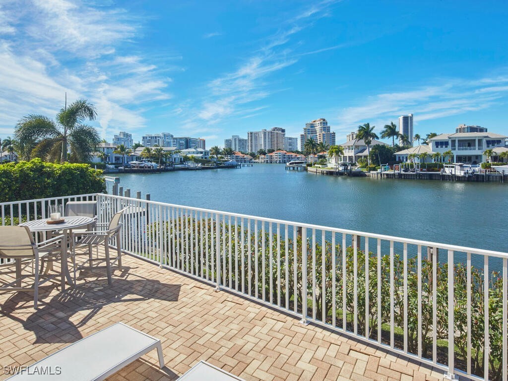 6 Bed Pool Home for Sale in Park Shore, photo 12