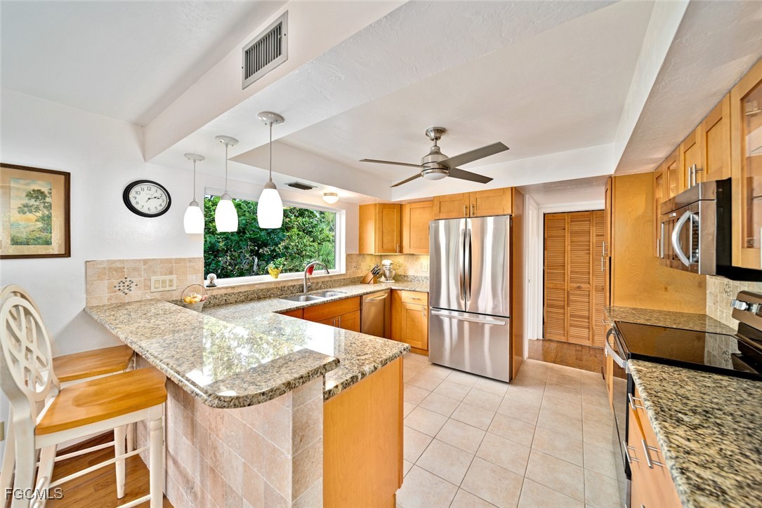 4 Bed SingleFamilyResidence for Sale in Sanibel Bayous, photo 12