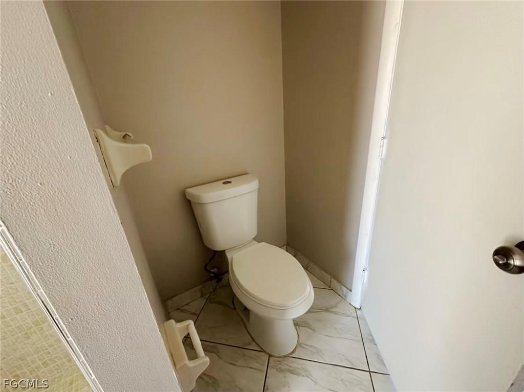 3 Bed SingleFamilyResidence for Sale in Cape Coral, photo 12