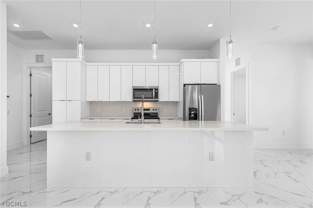 3 Bed SingleFamilyResidence for Sale in Lehigh Acres, photo 12