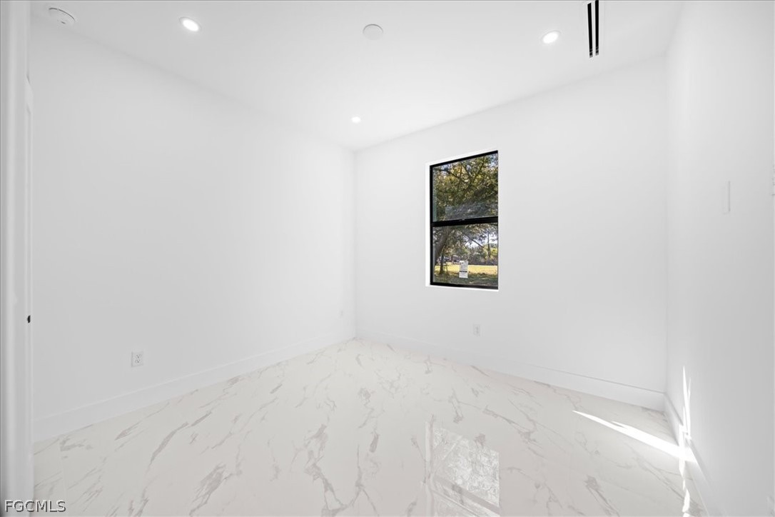 4 Bed SingleFamilyResidence for Sale in Lehigh Acres, photo 12