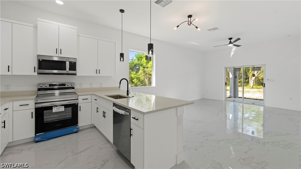 3 Bed SingleFamilyResidence for Sale in Lehigh Acres, photo 12