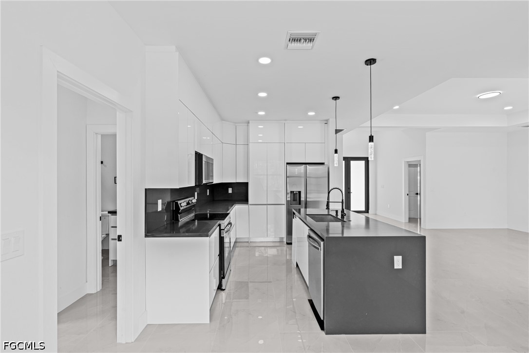 4 Bed SingleFamilyResidence for Sale in Lehigh Acres, photo 12