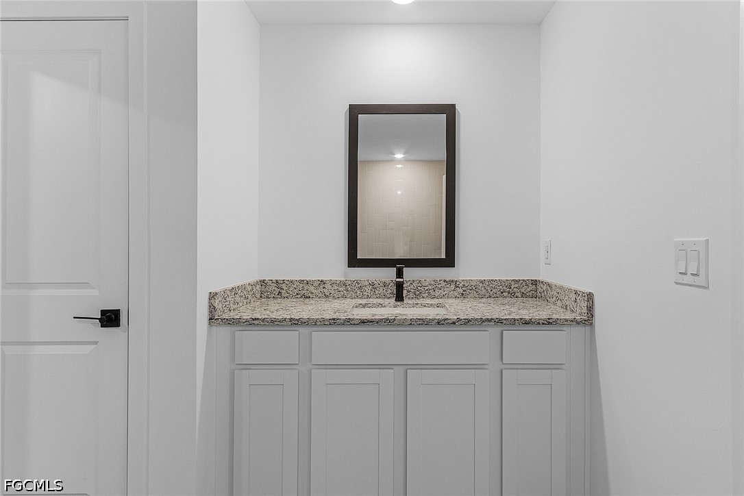 3 Bed SingleFamilyResidence for Sale in Mirror Lakes, photo 12