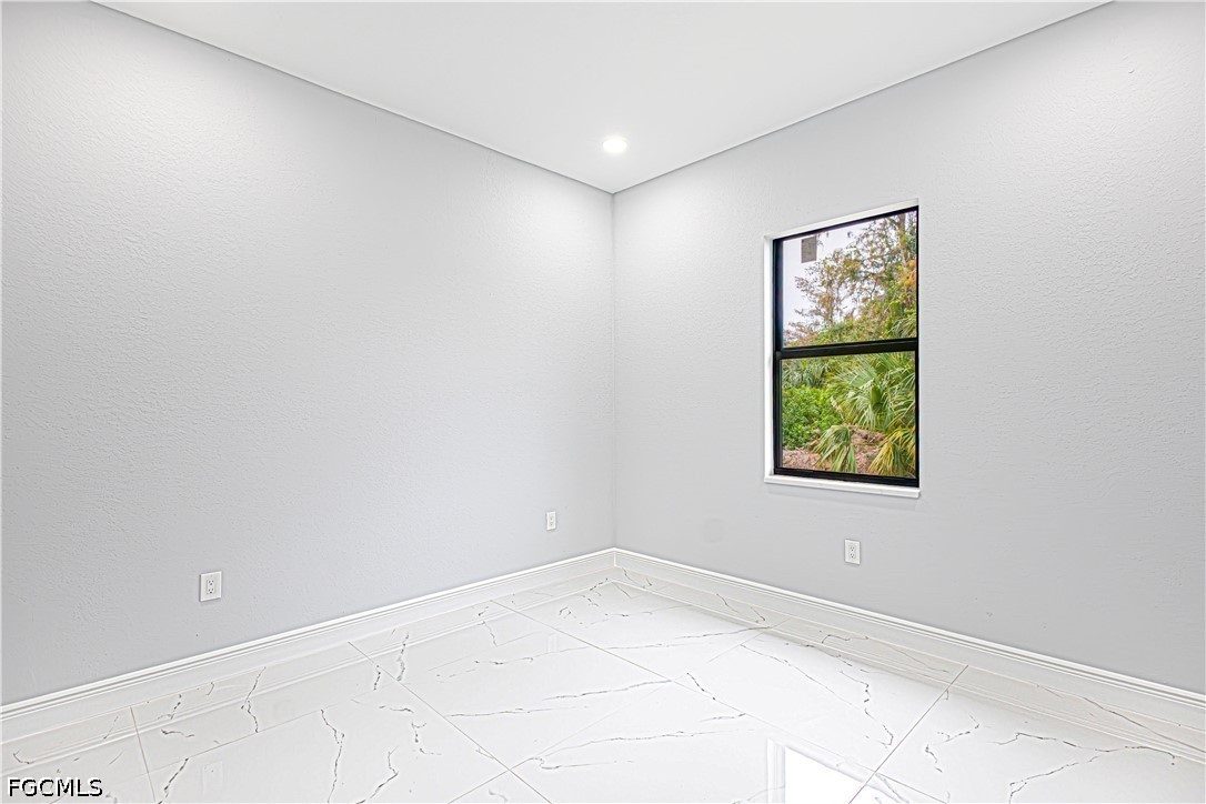 3 Bed SingleFamilyResidence for Sale in Lehigh Acres, photo 12
