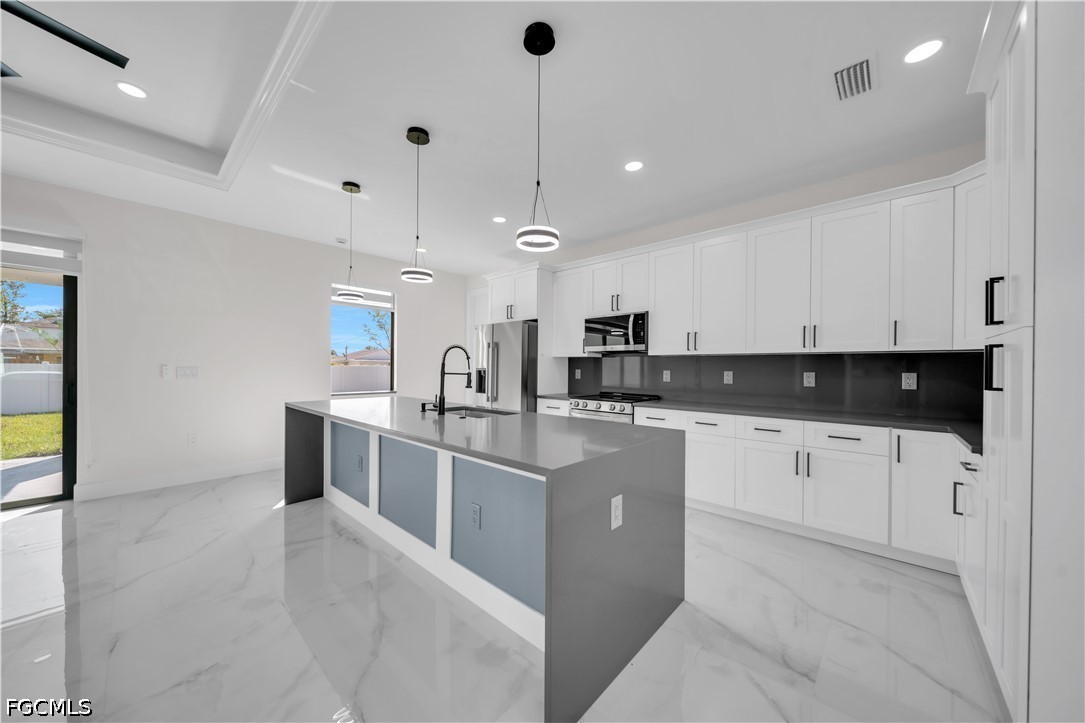 3 Bed SingleFamilyResidence for Sale in Cape Coral, photo 12