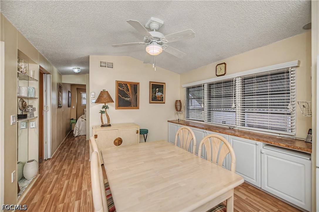 2 Bed ManufacturedHome for Sale in North Fort Myers, photo 12