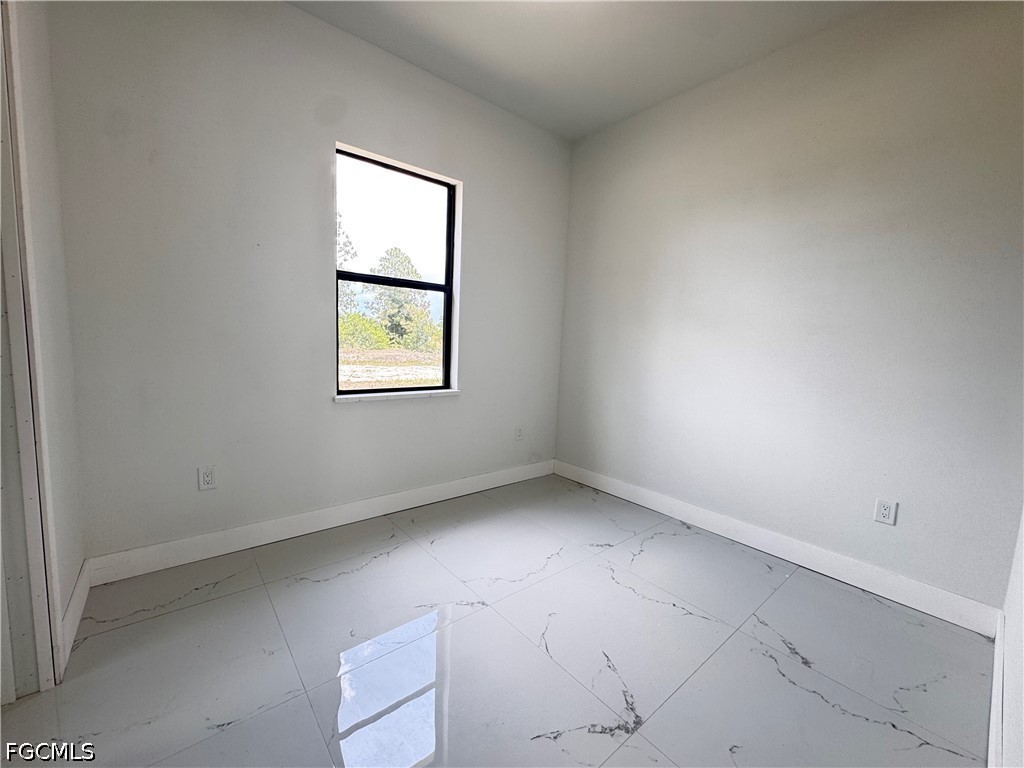 3 Bed SingleFamilyResidence for Sale in Lehigh Acres, photo 12