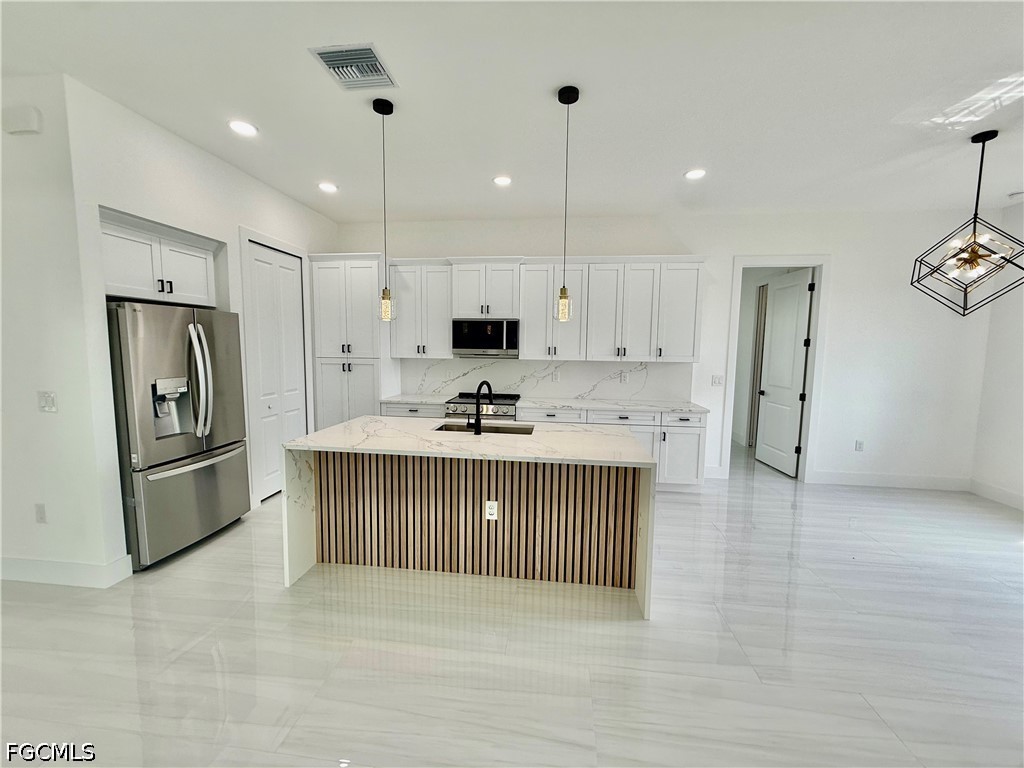 4 Bed SingleFamilyResidence for Sale in Lehigh Acres, photo 12