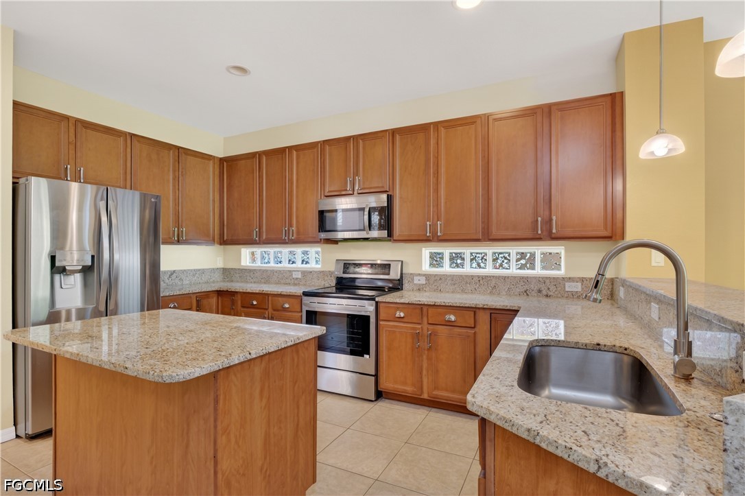4 Bed SingleFamilyResidence for Sale in Fort Myers, photo 12