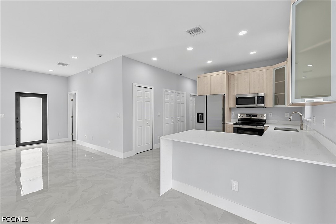 3 Bed SingleFamilyResidence for Sale in Lehigh Acres, photo 12