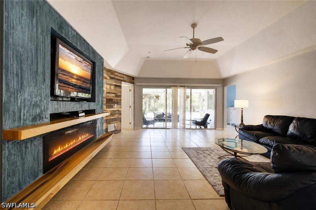 3 Bed SingleFamilyResidence for Sale in Naples, photo 12