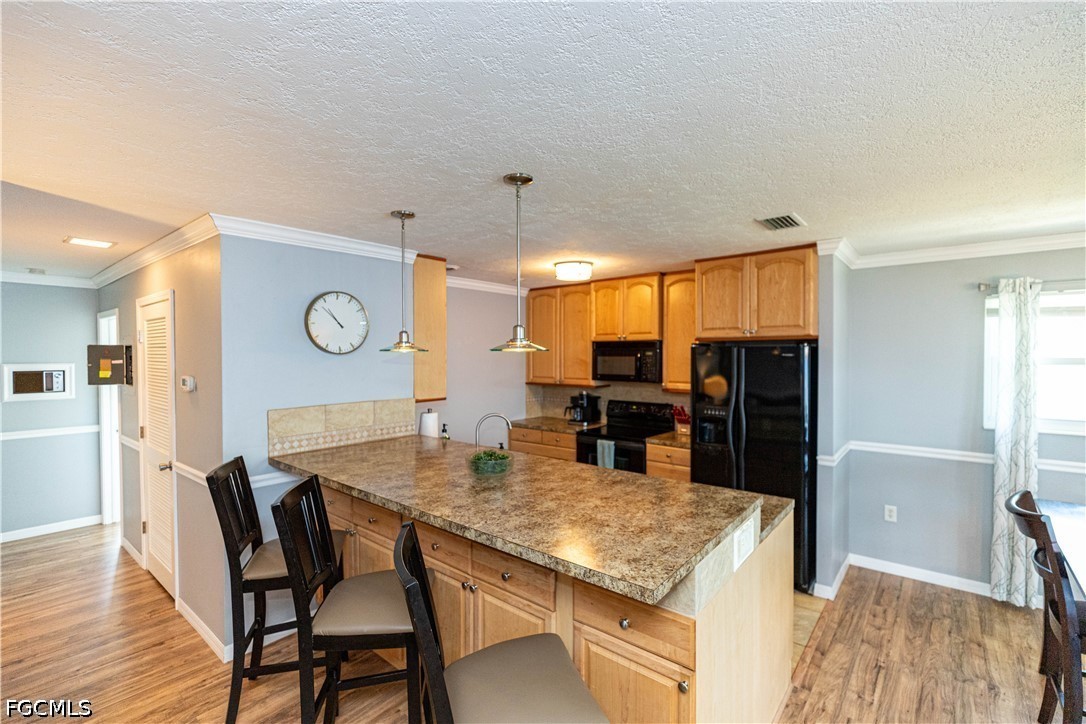 2 Bed Waterfront Home for Sale in Fort Myers, photo 12
