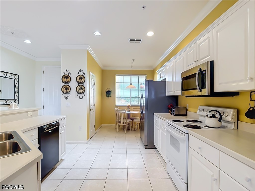 2 Bed Waterfront Home for Sale in Fort Myers, photo 12