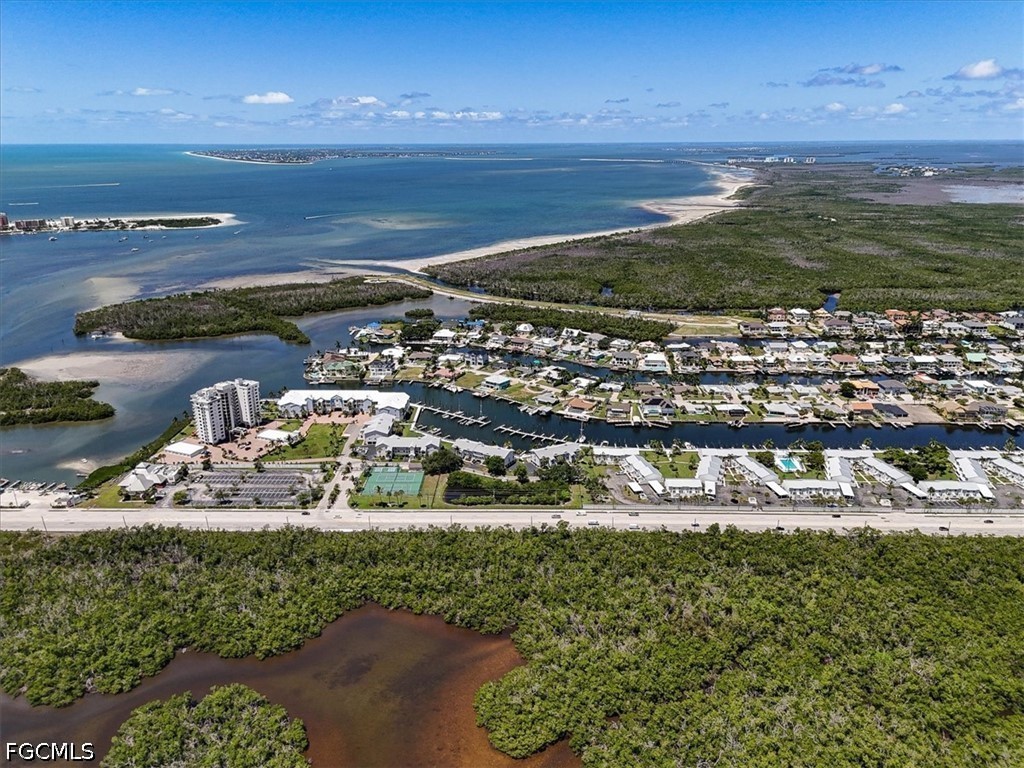 Waterfront Home for Sale in Siesta Isles, photo 12