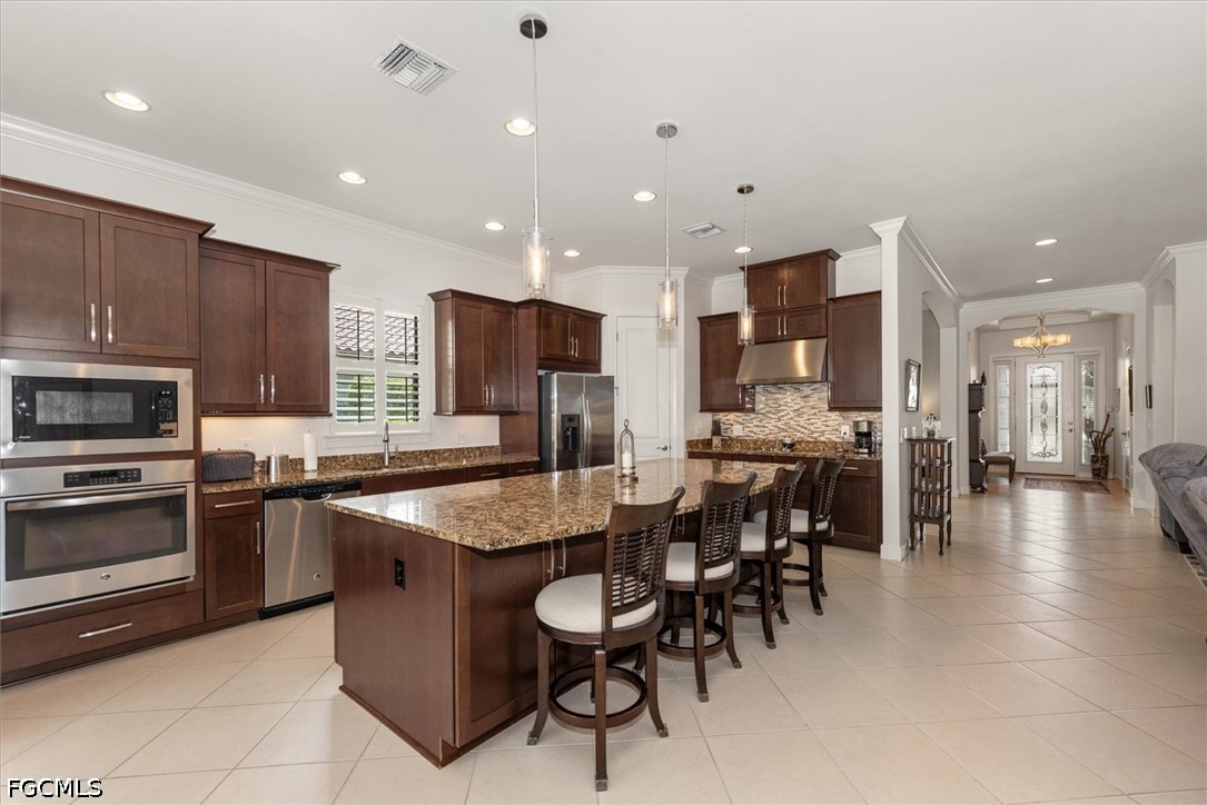 3 Bed Pool Home for Sale in Country Club, photo 12
