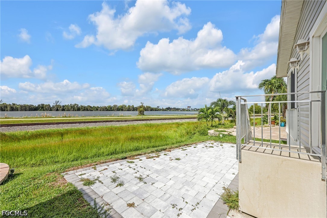 2 Bed Waterfront Home for Sale in Fort Myers, photo 12