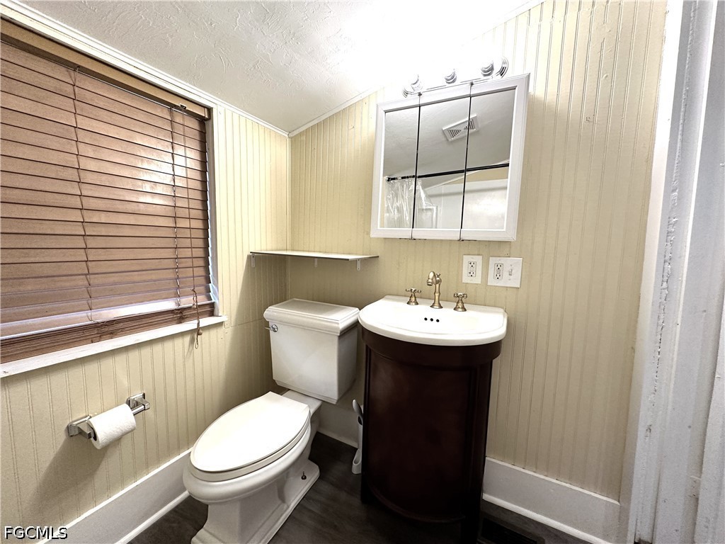 2 Bed SingleFamilyResidence for Sale in Fort Myers, photo 12