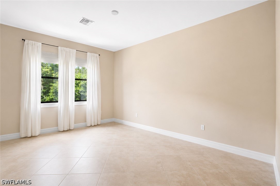 3 Bed SingleFamilyResidence for Sale in Naples, photo 12