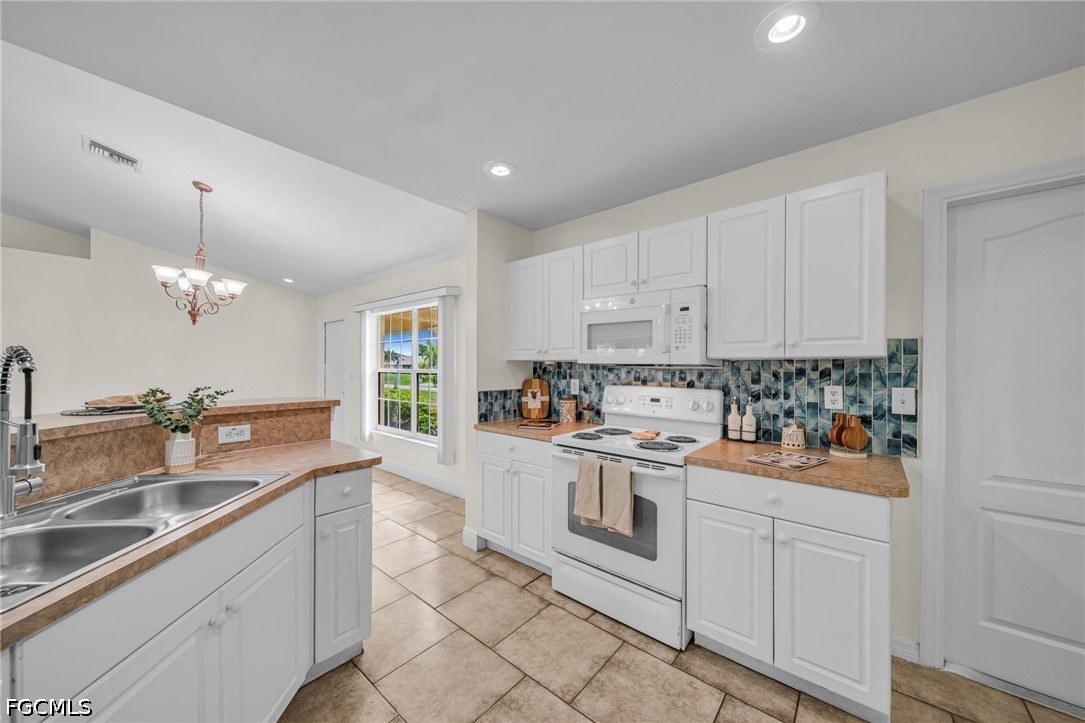 3 Bed SingleFamilyResidence for Sale in Cape Coral, photo 12