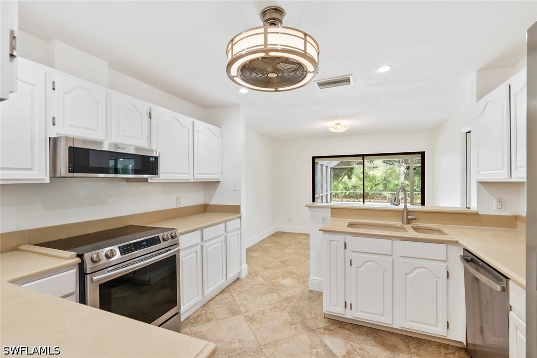 3 Bed Pool Home for Sale in Kings Lake, photo 12