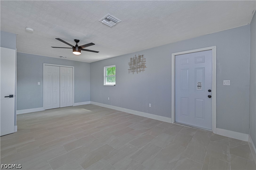 3 Bed SingleFamilyResidence for Sale in Fort Myers, photo 12