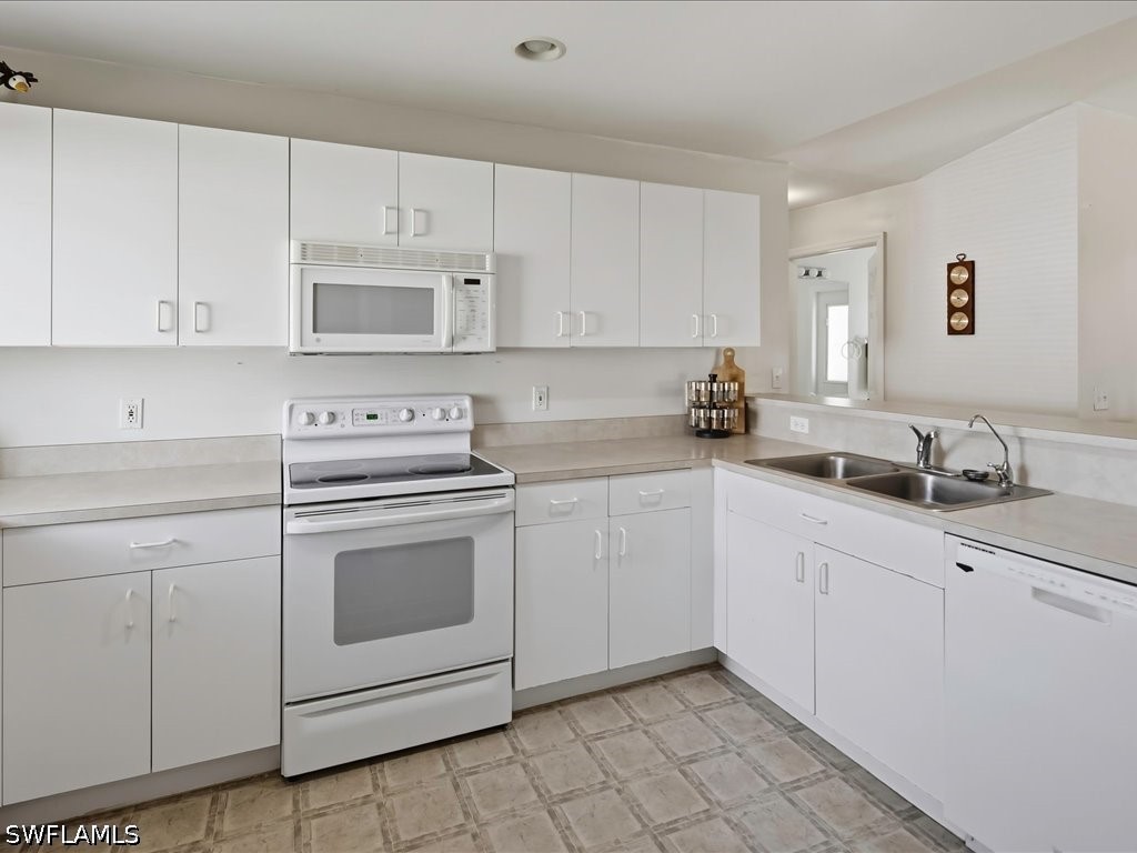 3 Bed SingleFamilyResidence for Sale in Cape Coral, photo 12