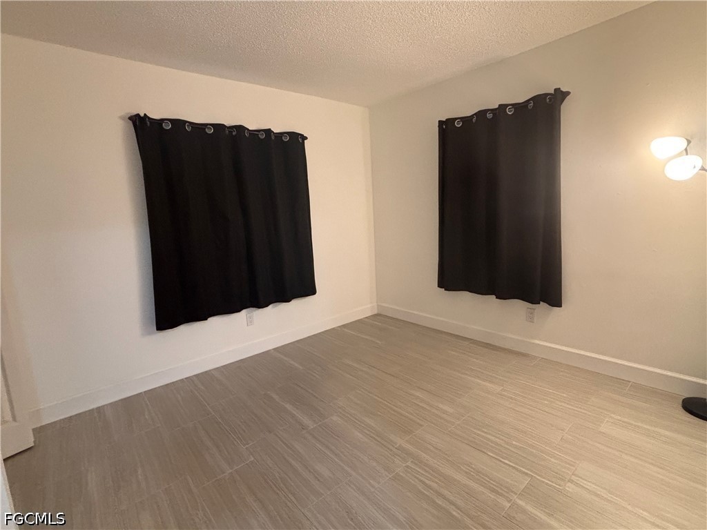 3 Bed SingleFamilyResidence for Sale in Lehigh Acres, photo 12