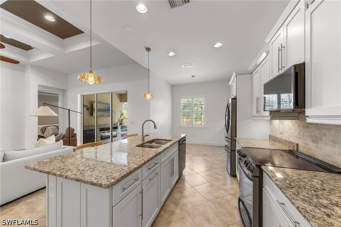 3 Bed Pool Home for Sale in Somerset, photo 12