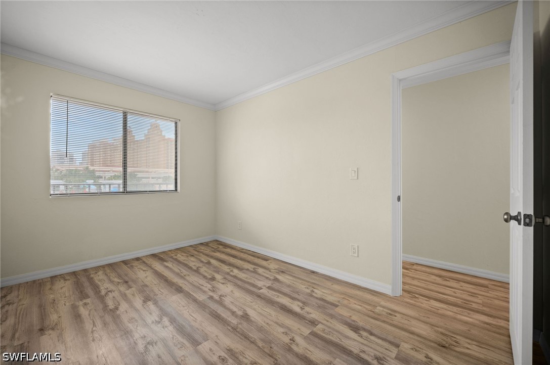 1 Bed Condominium for Sale in Vanderbilt Palms, photo 12