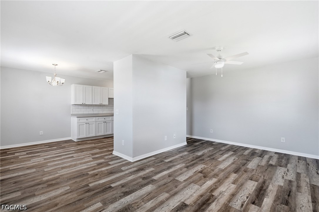 2 Bed SingleFamilyResidence for Sale in North Fort Myers, photo 12