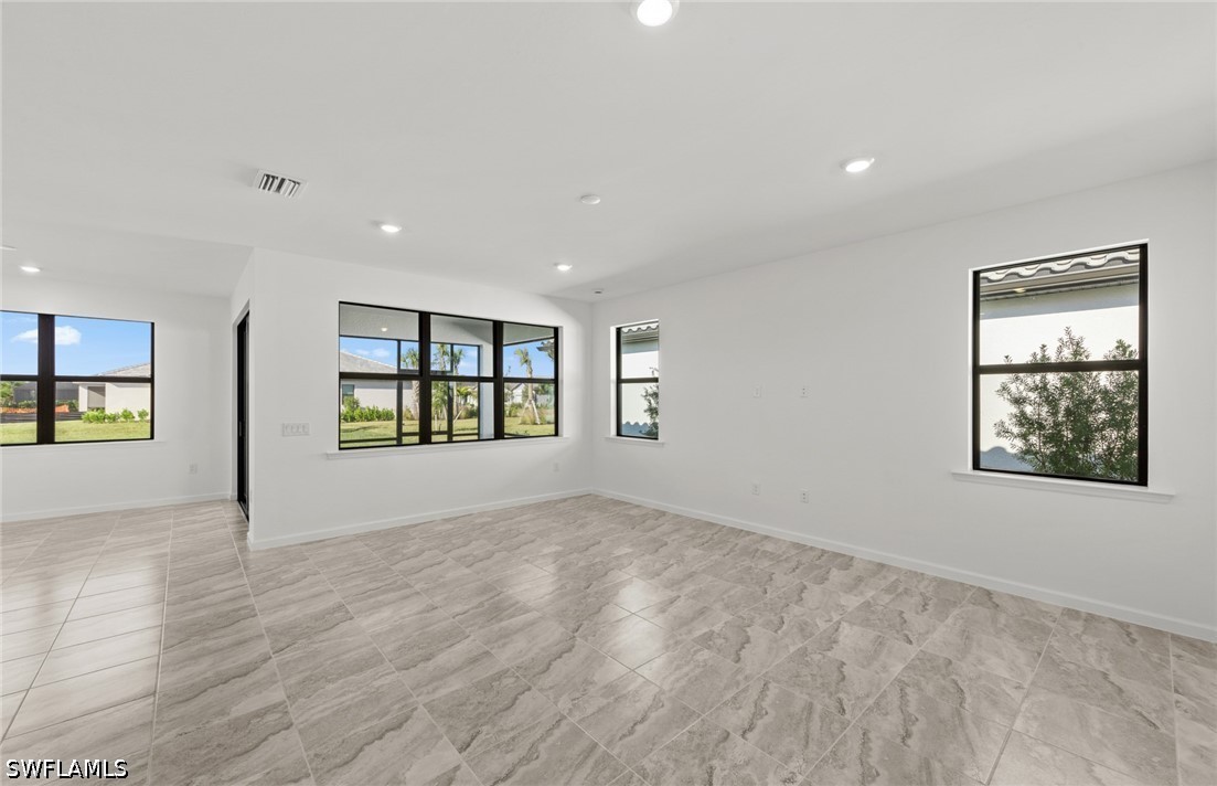 3 Bed SingleFamilyResidence for Sale in Alva, photo 12
