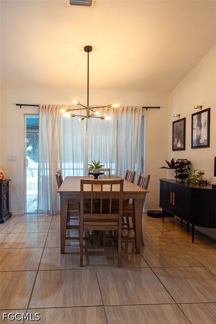 3 Bed SingleFamilyResidence for Sale in Mirror Lakes, photo 12