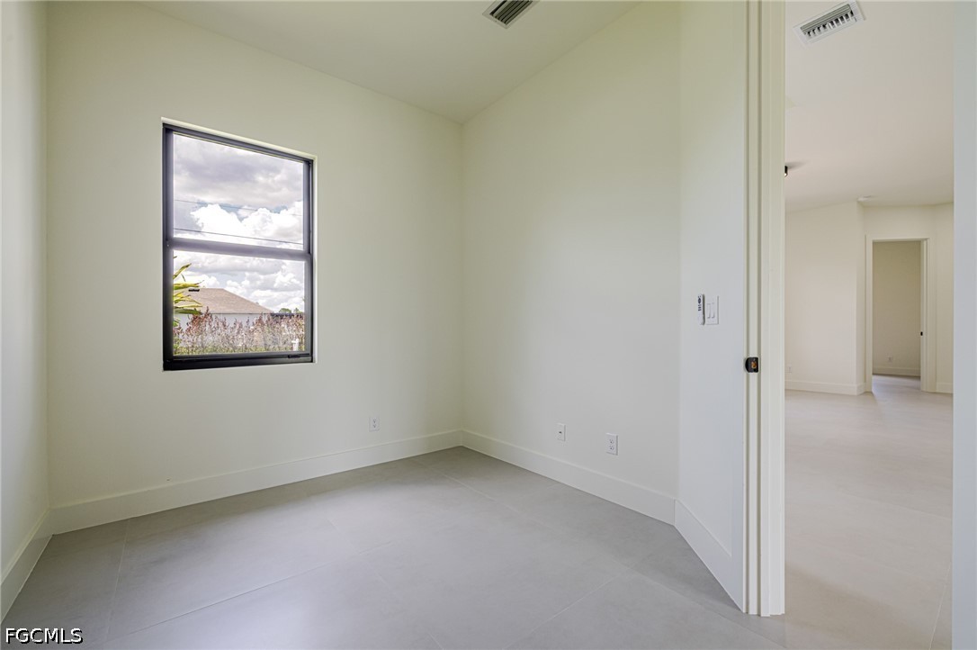 3 Bed SingleFamilyResidence for Sale in Lehigh Acres, photo 12