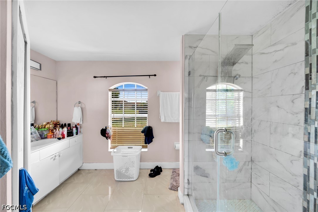 3 Bed SingleFamilyResidence for Sale in Lehigh Acres, photo 12