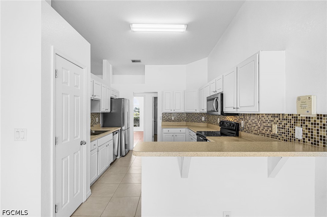 4 Bed SingleFamilyResidence for Sale in Cape Coral, photo 12