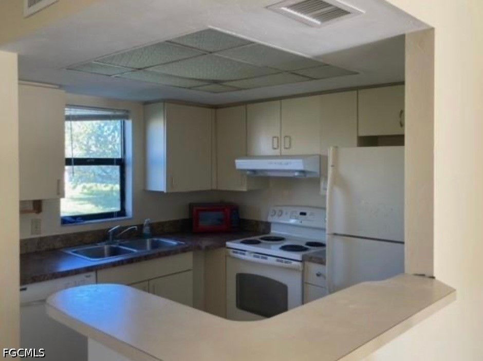 2 Bed Pool Home for Sale in Cape Coral, photo 12