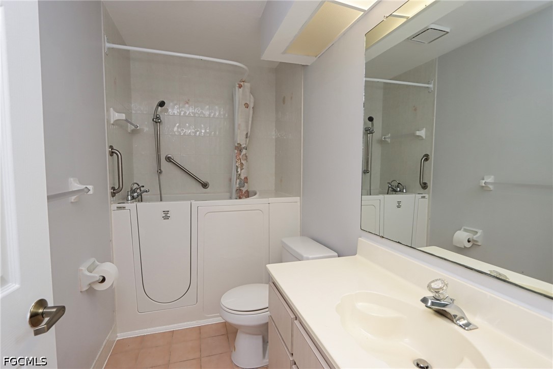 2 Bed Condominium for Sale in Cape Coral, photo 12