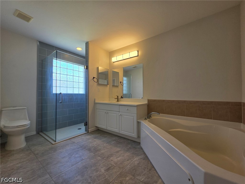 3 Bed SingleFamilyResidence for Sale in Lehigh Acres, photo 12