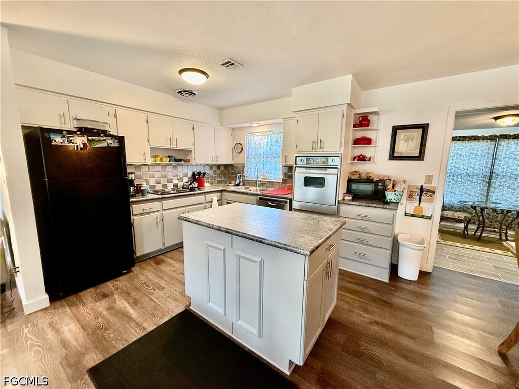 2 Bed SingleFamilyResidence for Sale in Lehigh Acres, photo 12