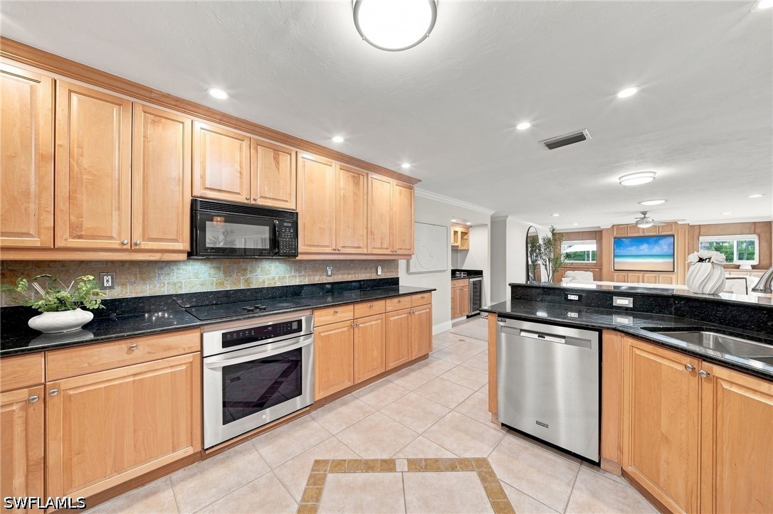 4 Bed Pool Home for Sale in Park Shore, photo 12