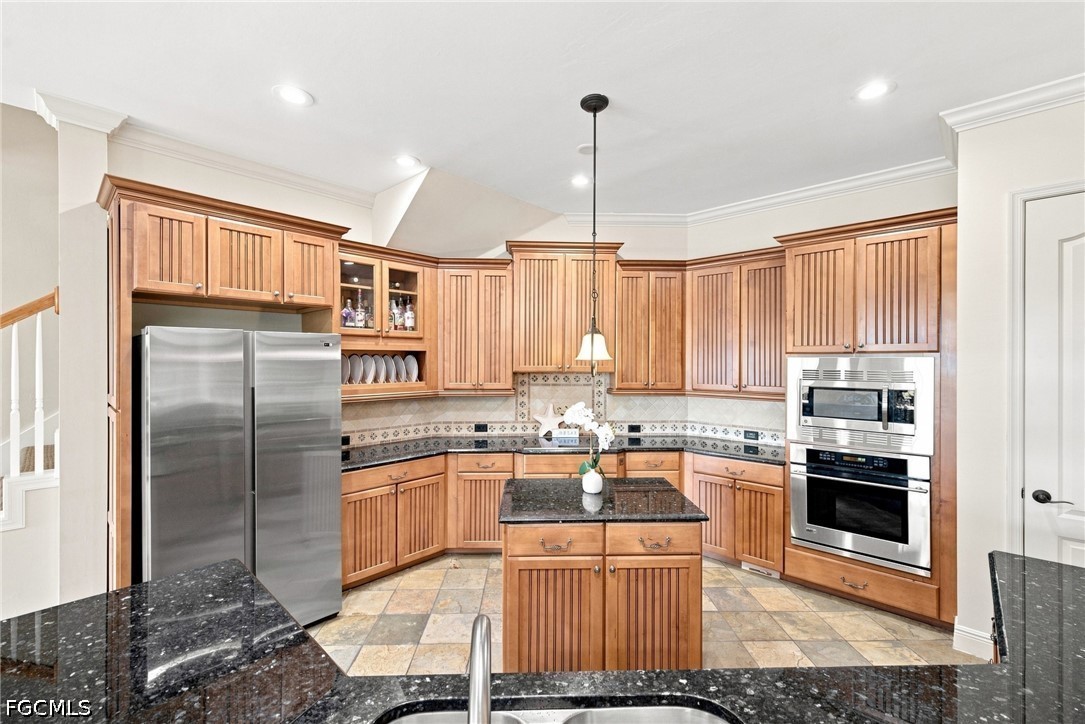3 Bed Pool Home for Sale in Country Club, photo 12