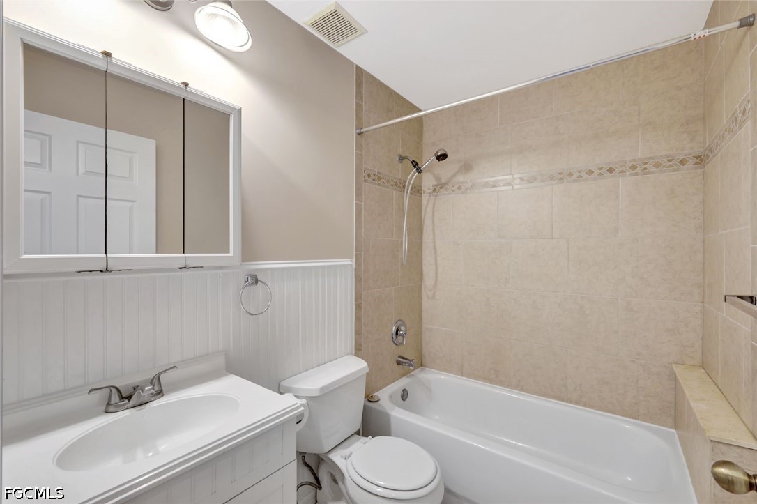 3 Bed SingleFamilyResidence for Sale in San Carlos Park, photo 12