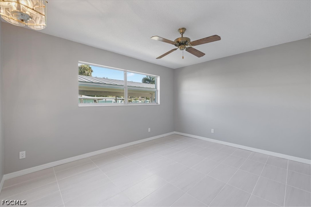 1 Bed Waterfront Home for Sale in Fort Myers, photo 12