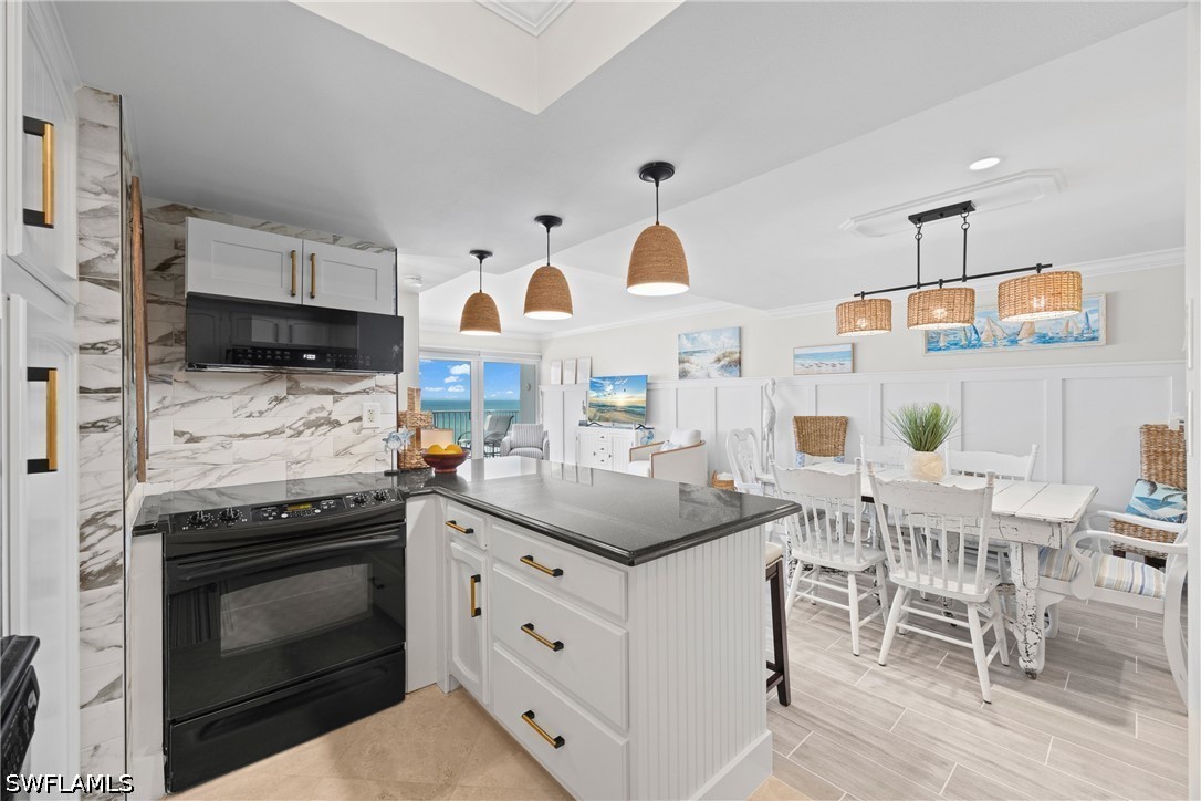 2 Bed Pool Home for Sale in Naples Continental, photo 12