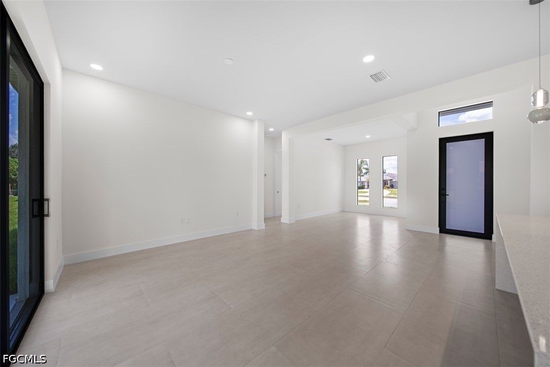3 Bed SingleFamilyResidence for Sale in Cape Coral, photo 12