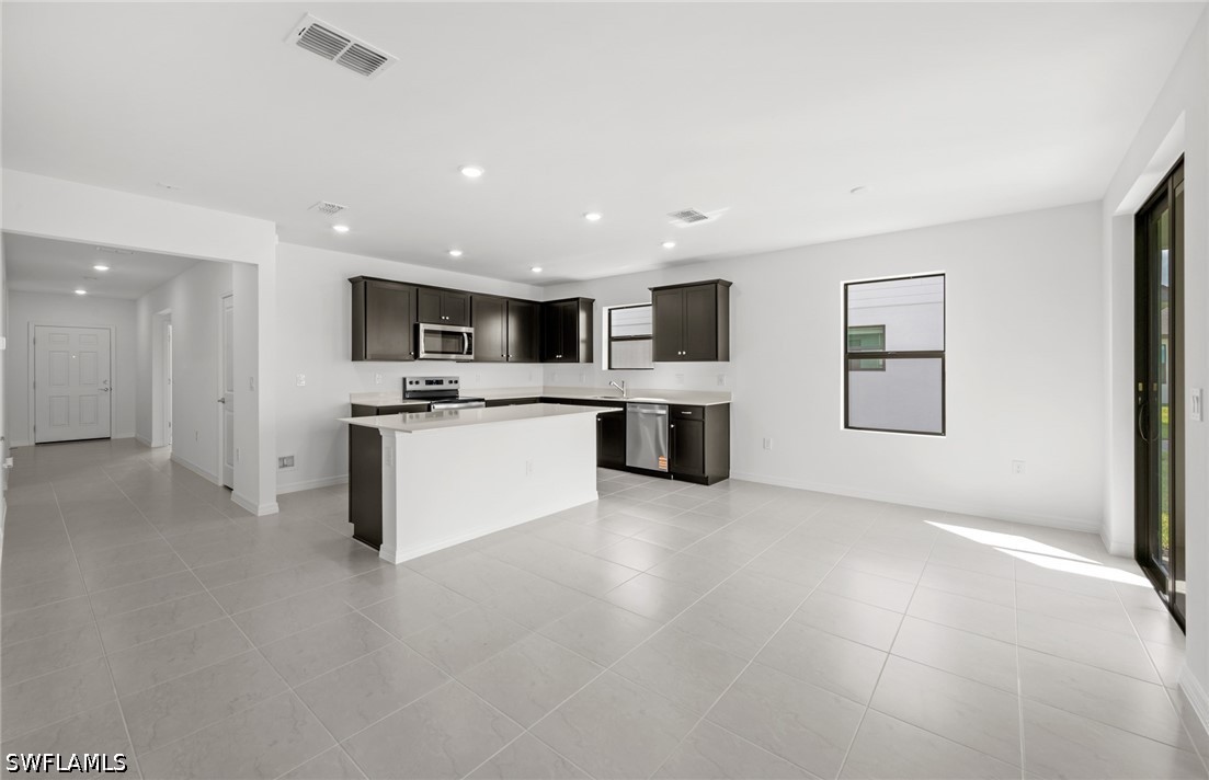 4 Bed SingleFamilyResidence for Sale in Whispering Lakes, photo 12