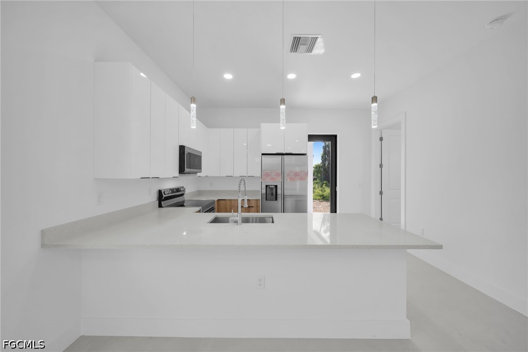 3 Bed SingleFamilyResidence for Sale in Lehigh Acres, photo 12