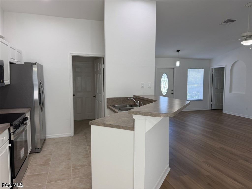 3 Bed SingleFamilyResidence for Sale in Cape Coral, photo 12